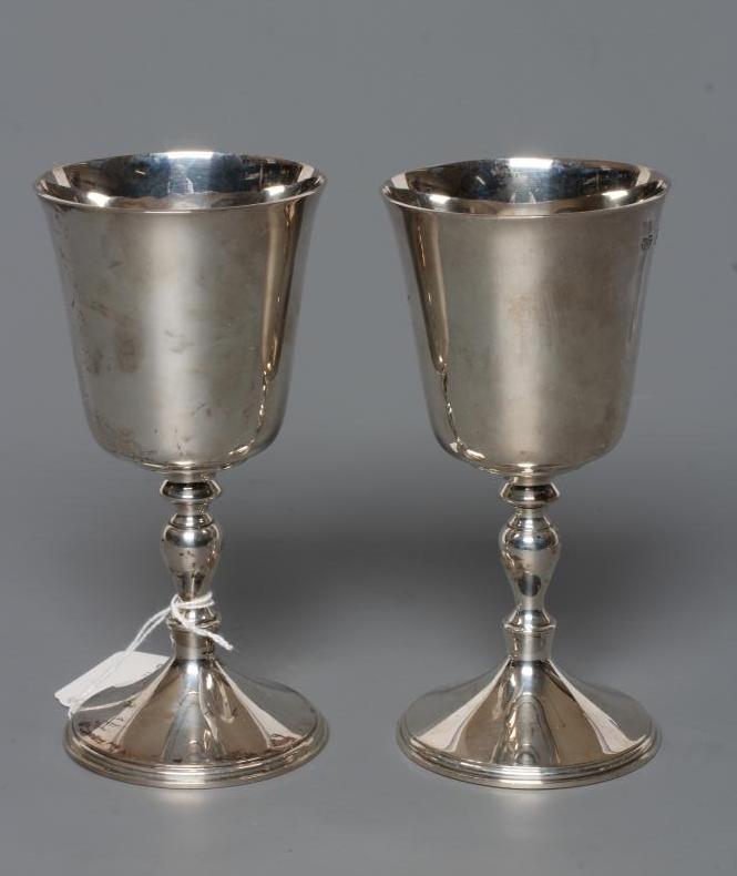 A PAIR OF SILVER GOBLETS Image