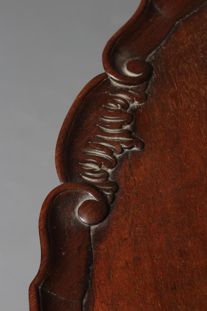 A MAHOGANY TILT TOP TABLE Image
