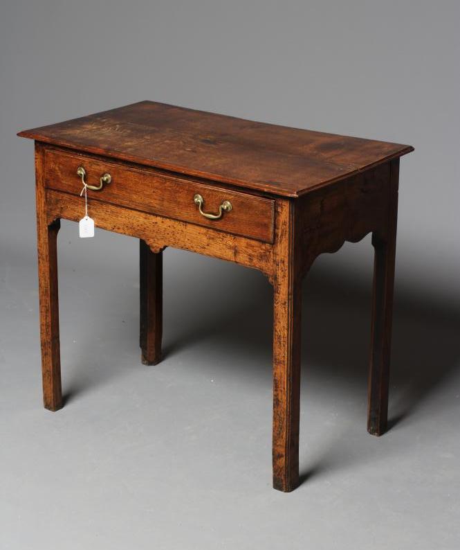 AN OAK SIDE TABLE Image