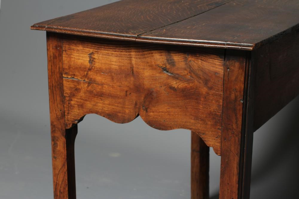 AN OAK SIDE TABLE Image