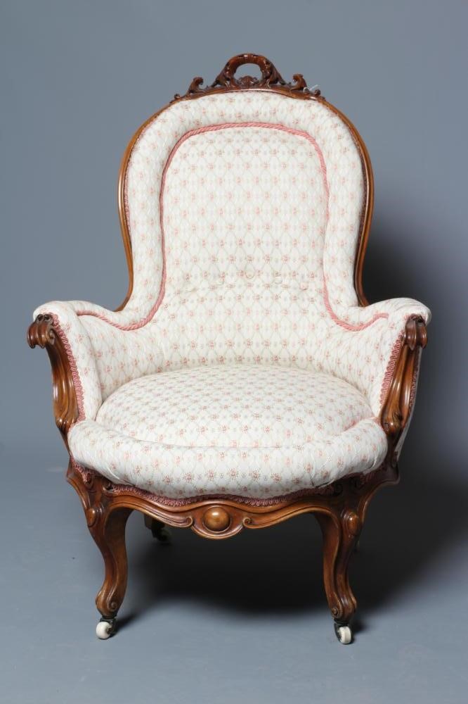 A VICTORIAN WALNUT SHOW FRAME SALON CHAIR Image