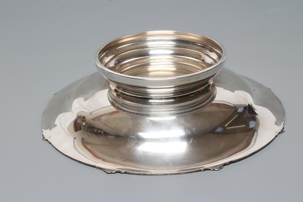A SILVER LOW PEDESTAL DISH Image