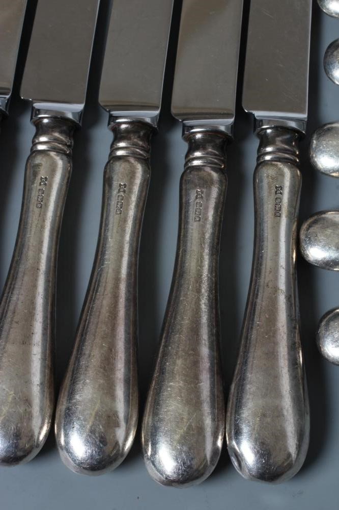 A SET OF EIGHT EACH SILVER TABLE AND DESSERT KNIVES, by Terry Shaverin, Sheffield 1991, with steel Image