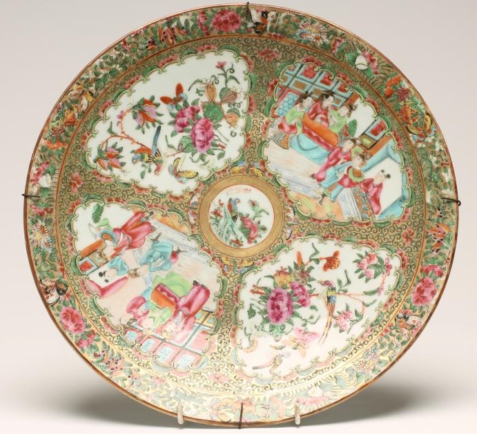 A CANTONESE PORCELAIN DISH of plain circular form Image