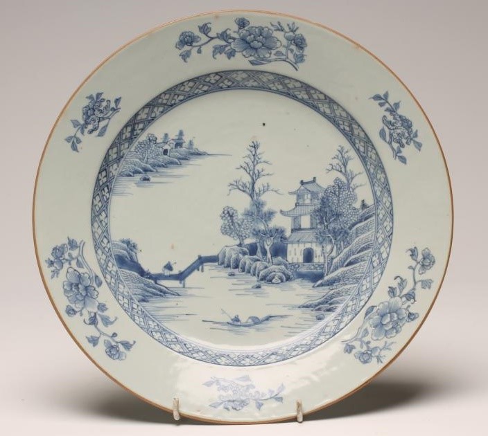 A CANTONESE PORCELAIN DISH of plain circular form Image