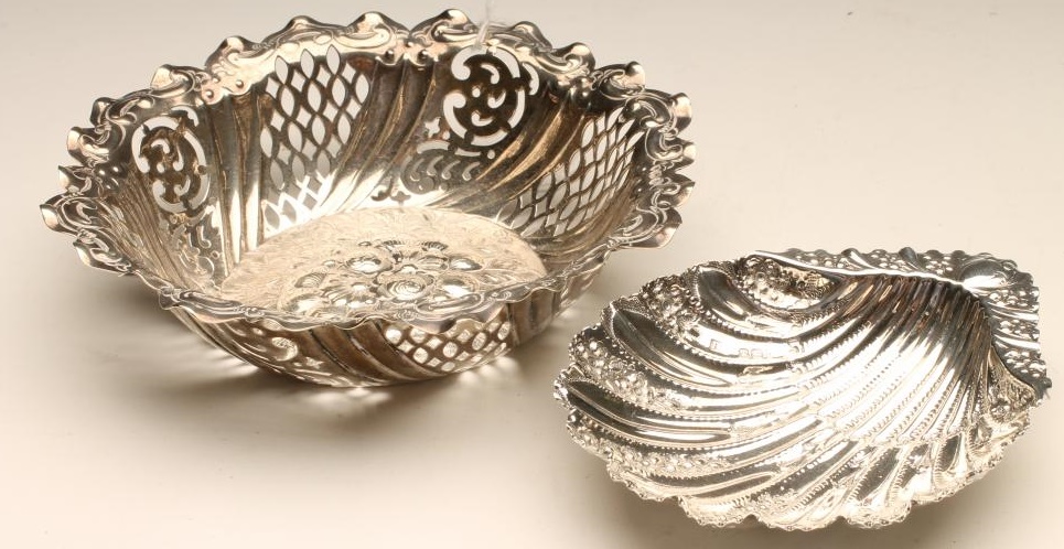 A LATE VICTORIAN SILVER BONBON DISH Image