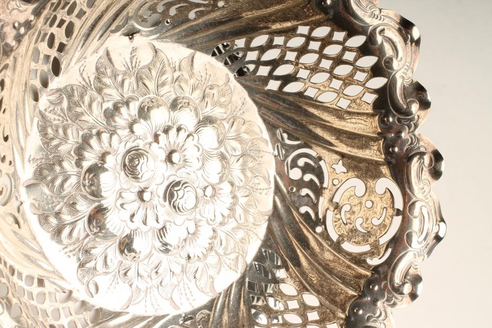 A LATE VICTORIAN SILVER BONBON DISH Image