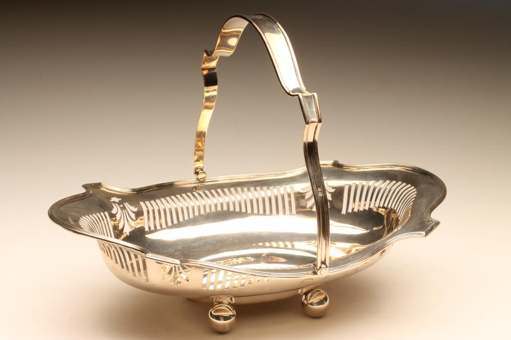 AN EDWARDIAN SILVER BASKET Image