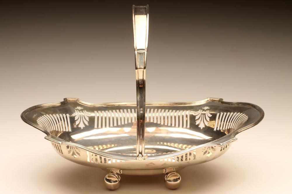 AN EDWARDIAN SILVER BASKET Image