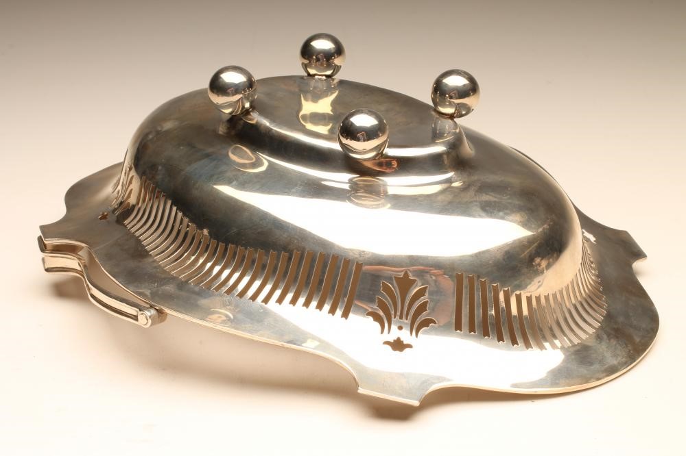 AN EDWARDIAN SILVER BASKET Image