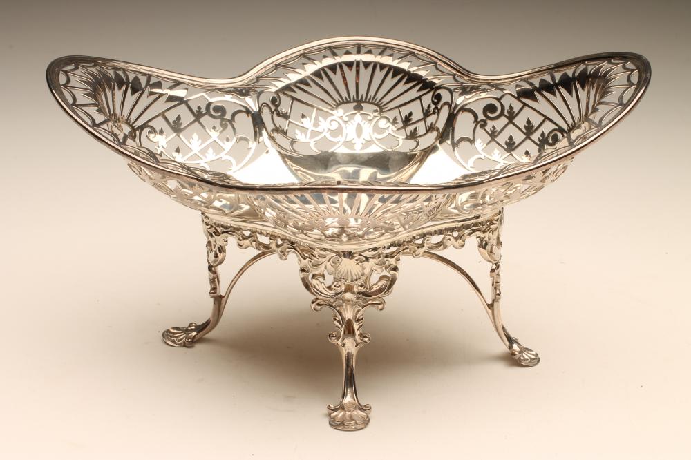 AN EDWARDIAN SILVER SWEETMEAT DISH Image