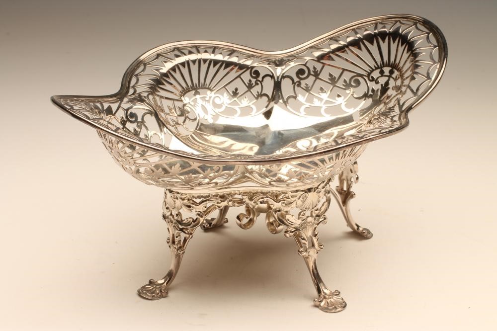 AN EDWARDIAN SILVER SWEETMEAT DISH Image