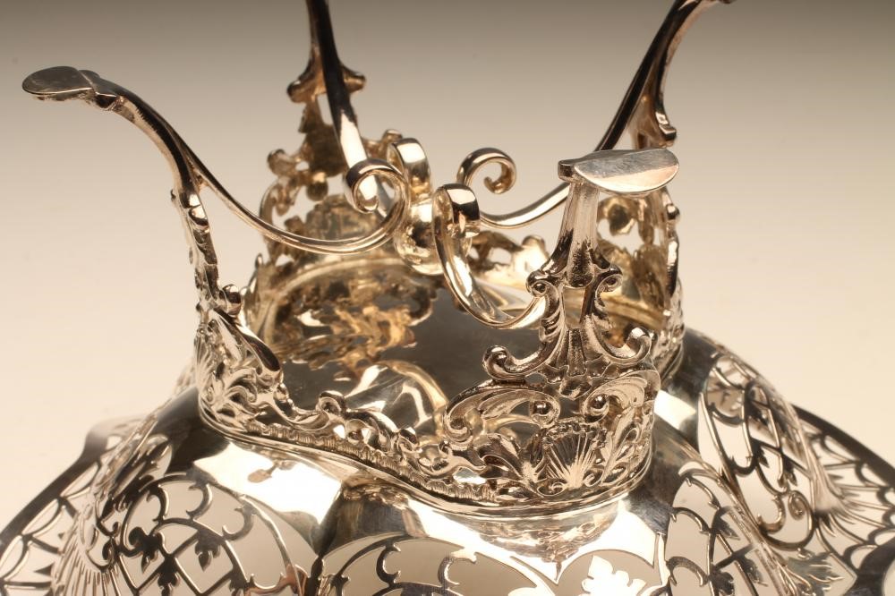 AN EDWARDIAN SILVER SWEETMEAT DISH Image