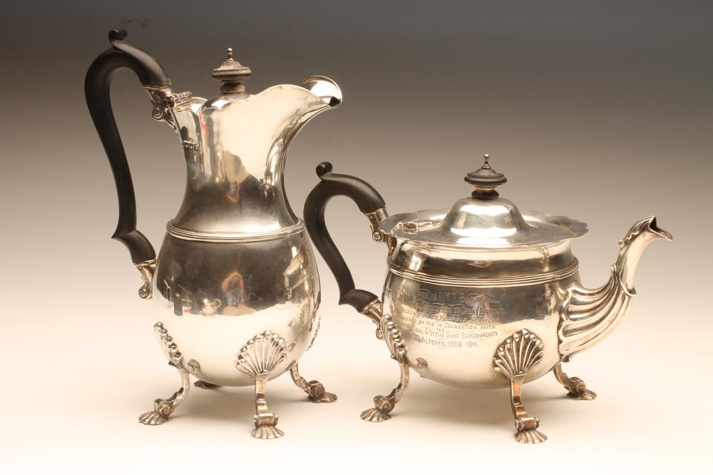 AN EDWARDIAN SILVER TEAPOT AND HOT WATER JUG Image