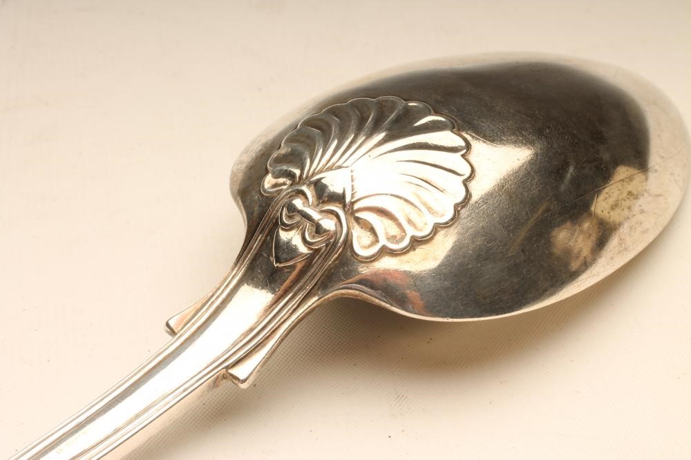 AN EARLY VICTORIAN SILVER BASTING SPOON Image