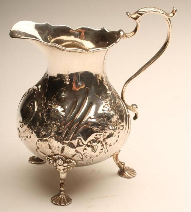 AN EARLY VICTORIAN SILVER MILK JUG Image
