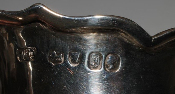 AN EARLY VICTORIAN SILVER MILK JUG Image