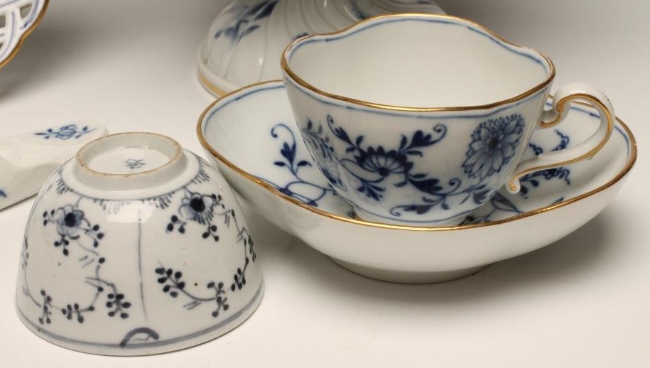 A COLLECTION OF MEISSEN PORCELAIN Image