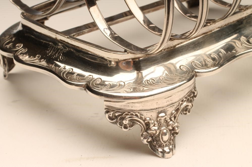 A VICTORIAN SILVER SEVEN BAR TOASTRACK Image