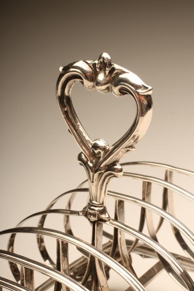 A VICTORIAN SILVER SEVEN BAR TOASTRACK Image