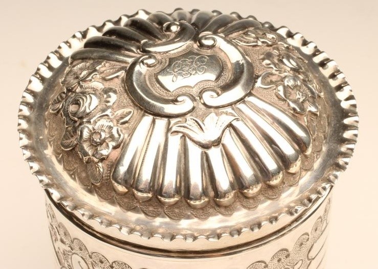A LATE VICTORIAN SILVER BOX AND COVER Image