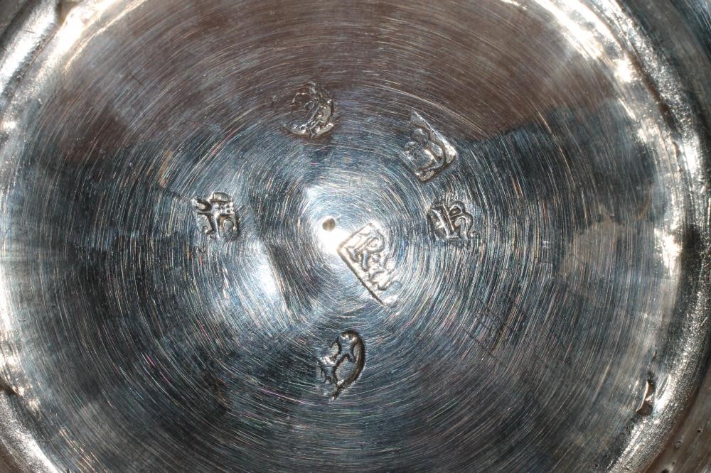 AN EARLY GEORGE II SILVER MUG Image