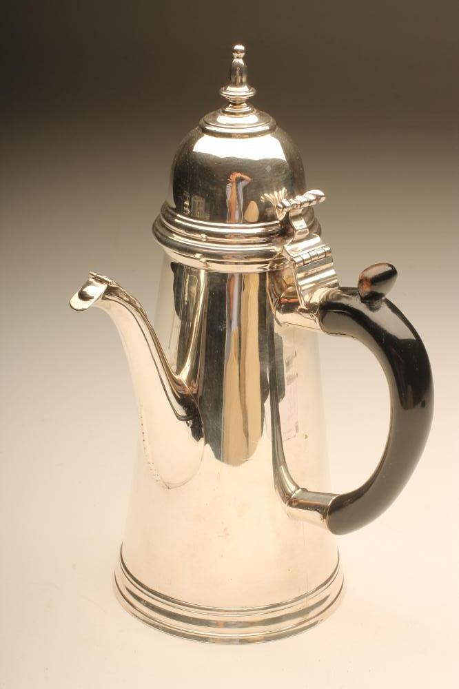 AN EDWARDIAN BRITANNIA STANDARD SILVER COFFEE POT Image
