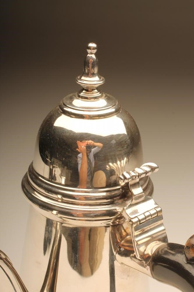 AN EDWARDIAN BRITANNIA STANDARD SILVER COFFEE POT Image