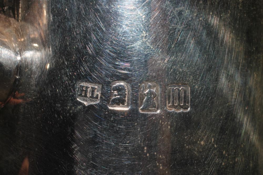 AN EDWARDIAN BRITANNIA STANDARD SILVER COFFEE POT Image