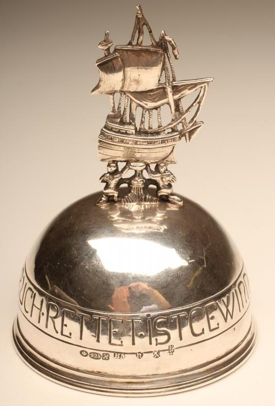 AN EDWARDIAN SILVER TABLE BELL Image