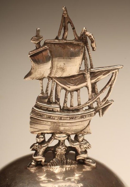 AN EDWARDIAN SILVER TABLE BELL Image