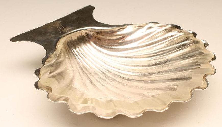 A GEORGE II SILVER BUTTER SHELL Image