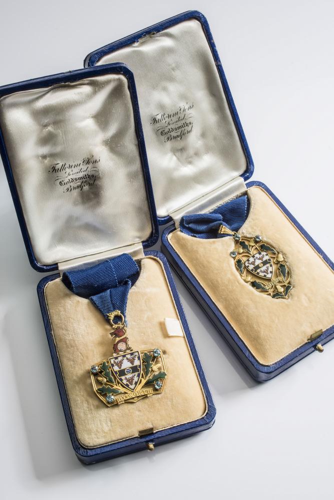 OF LOCAL INTEREST - A pair of Keighley Mayoral 9ct gold and enamel jewels Image