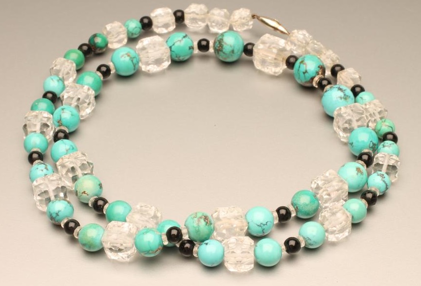 A SINGLE STRING OF TURQUOISE BEADS Image