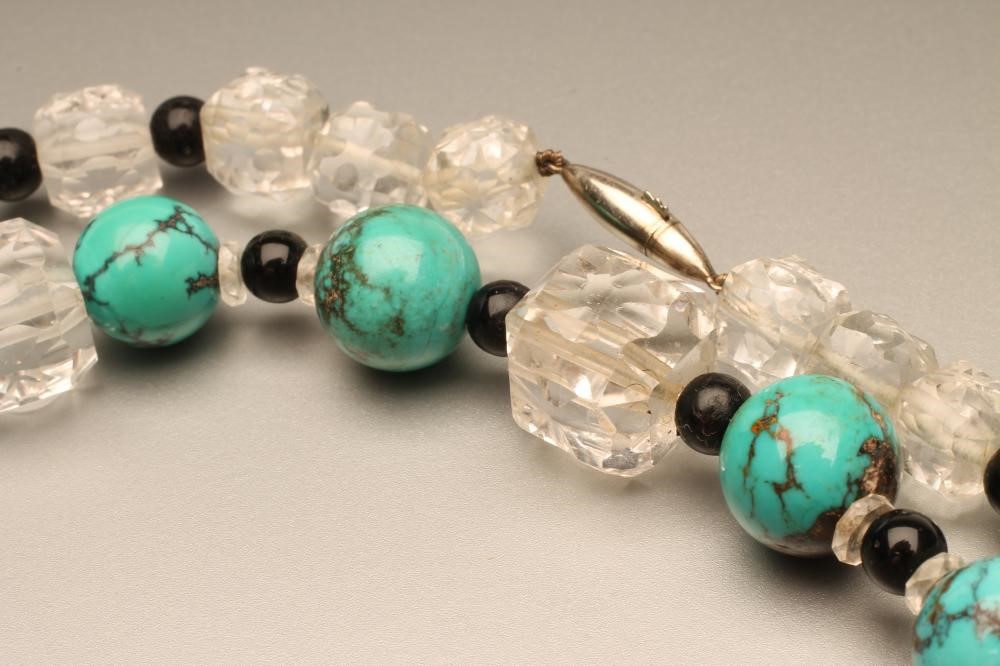 A SINGLE STRING OF TURQUOISE BEADS Image