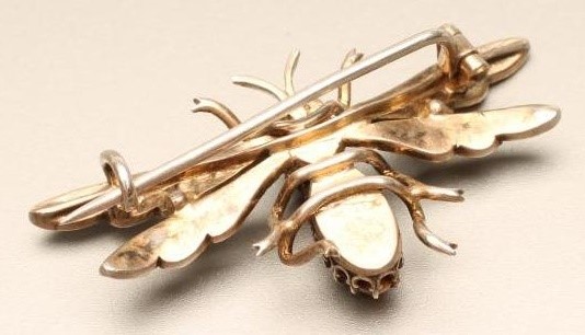 A NOVELTY MOTH BROOCH with polished tiger's eye body and head Image