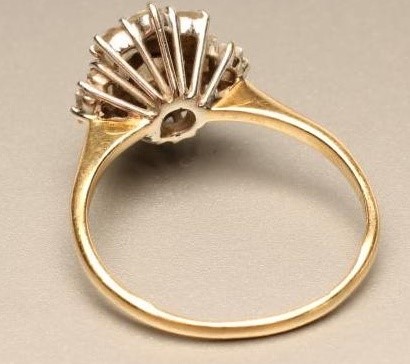 A DIAMOND CLUSTER RING Image