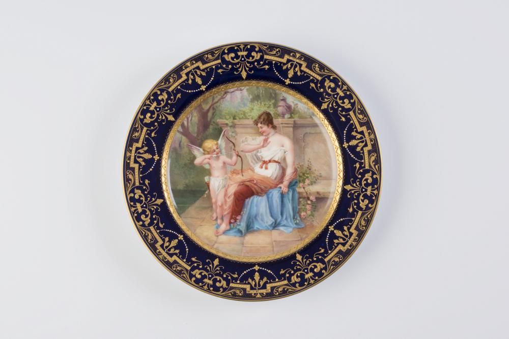 AN AUSTRIAN PORCELAIN CABINET PLATE Image