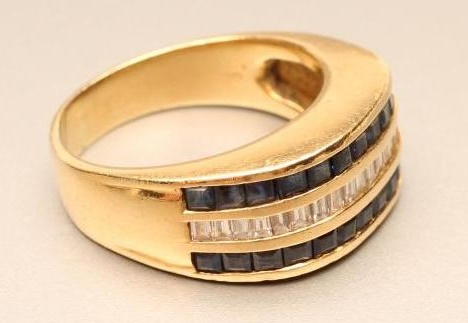 A DIAMOND AND SAPPHIRE HALF HOOP DRESS RING Image