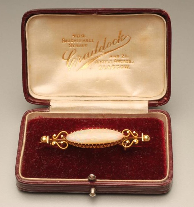 A VICTORIAN OPAL BROOCH Image