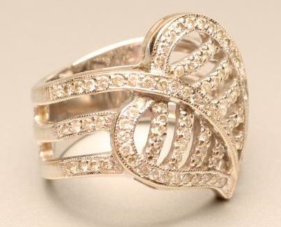 A DIAMOND COCKTAIL RING Image