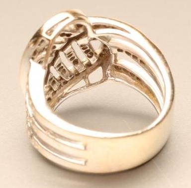 A DIAMOND COCKTAIL RING Image