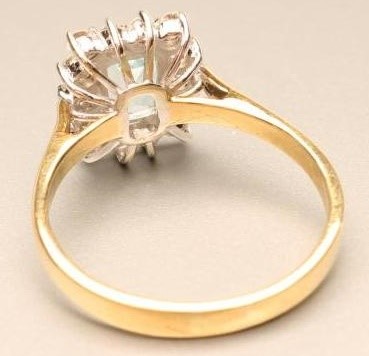 AN AQUAMARINE AND DIAMOND CLUSTER RING Image