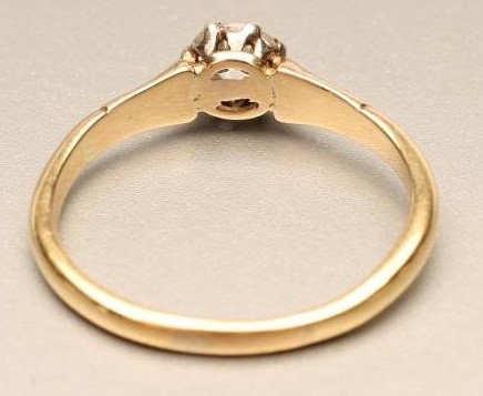 A SOLITAIRE DIAMOND RING Image