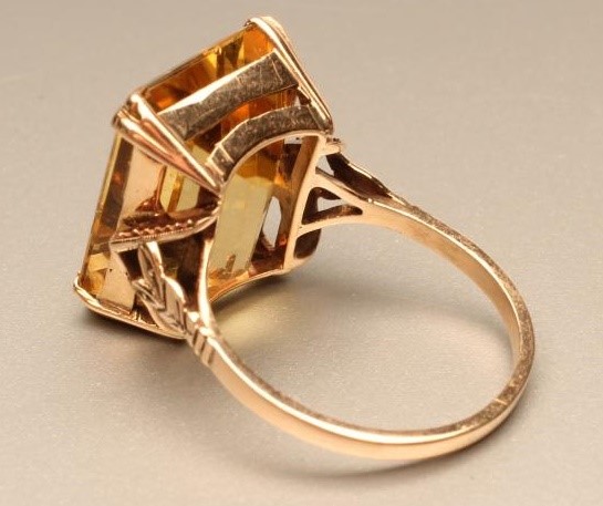 A CITRINE COCKTAIL RING Image