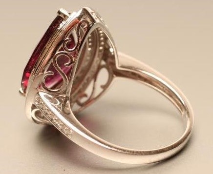 A RUBY AND DIAMOND CLUSTER RING Image