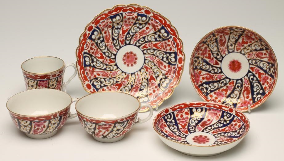 A COLLECTION OF WORCESTER PORCELAIN Image