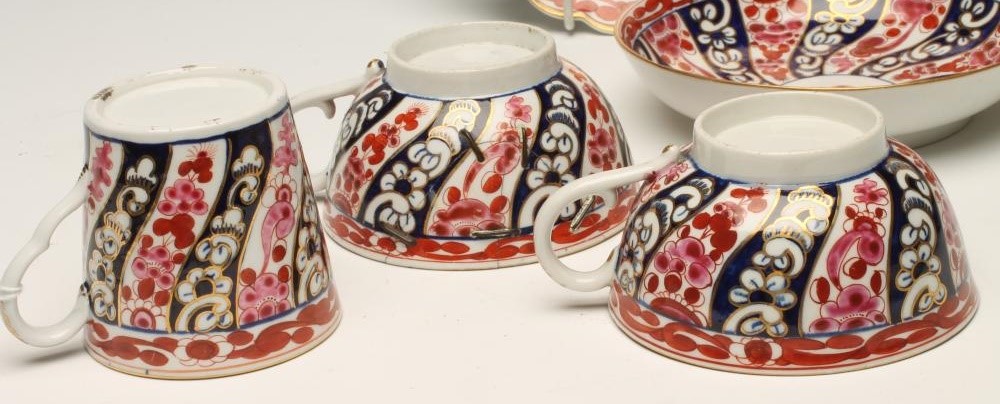 A COLLECTION OF WORCESTER PORCELAIN Image