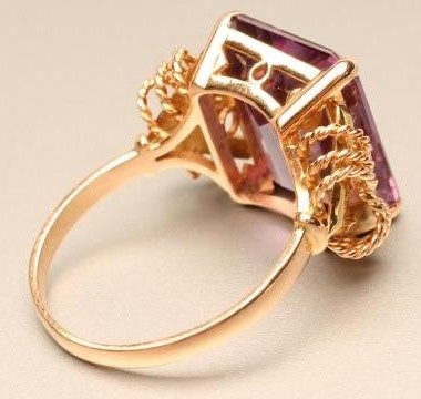 AN AMETHYST COCKTAIL RING Image