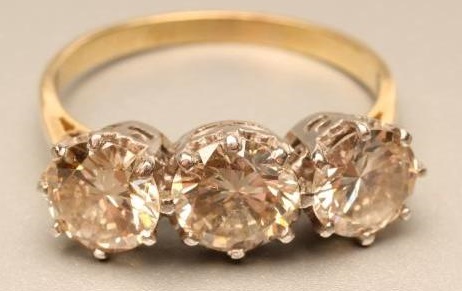 A THREE STONE DIAMOND RING Image